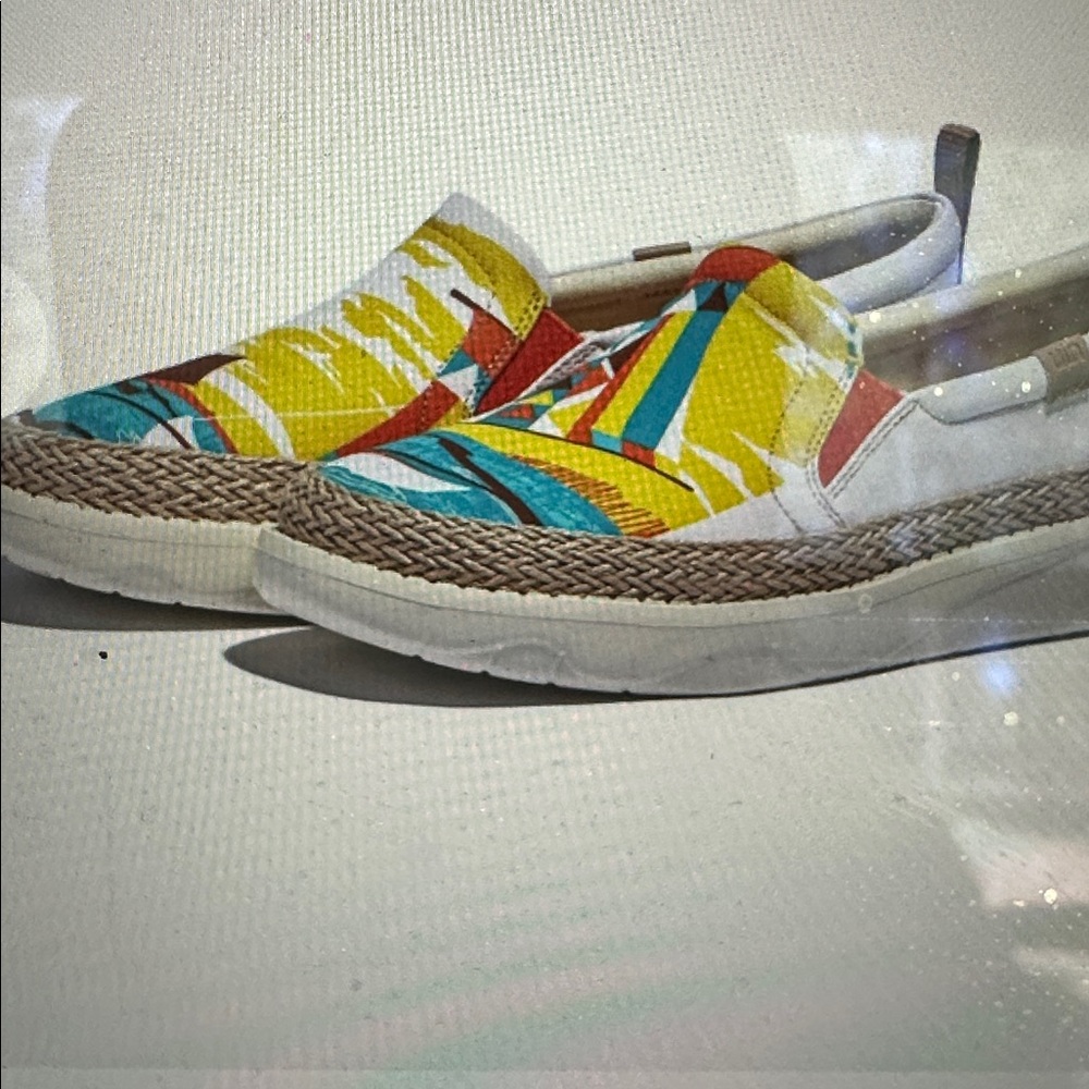 Uin Slip-On Canva Loafer Shoes, women’s size 8 1/2, “Surfing by Sea 2” style - Picture 6 of 17